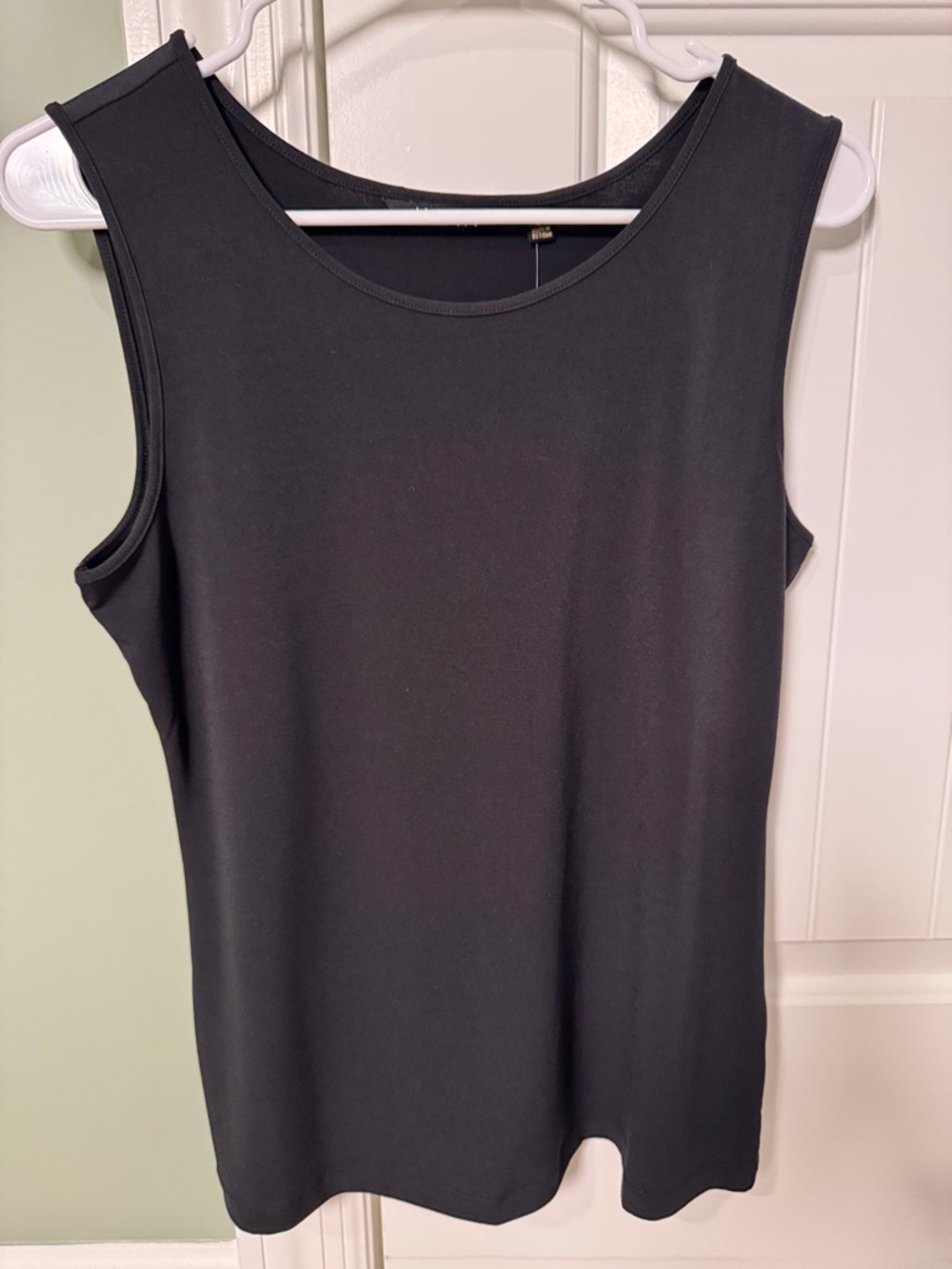 IMAN Black Sleeveless Scoop Neck Tank